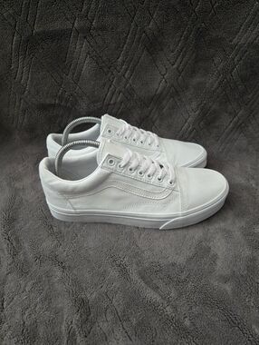 Vans Old Skool Casual Shoes Mens Sz 9.5 White Sneakers Skater.